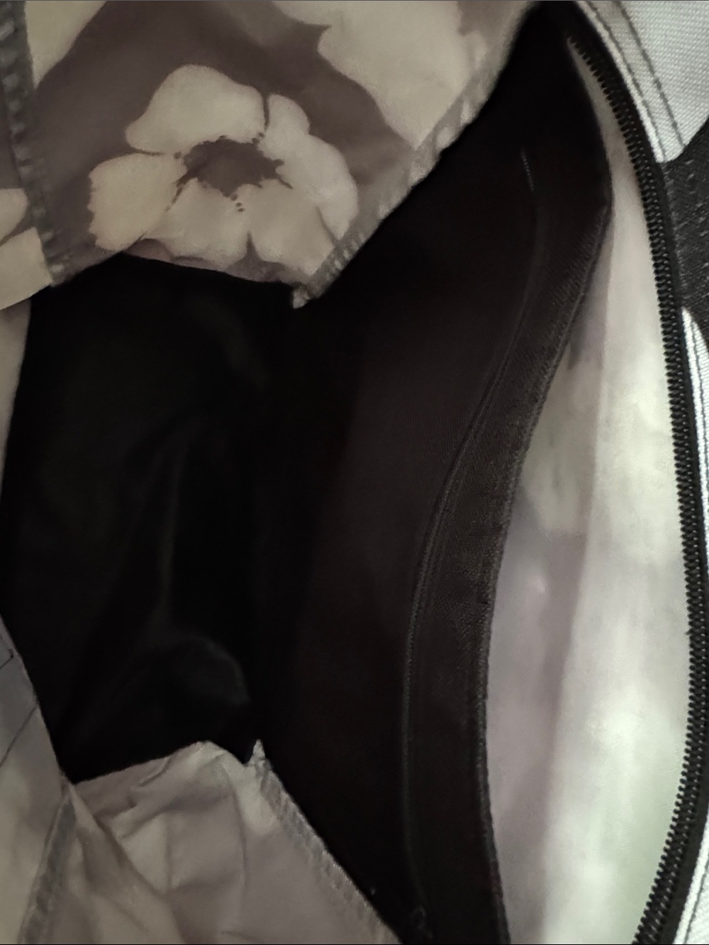 thirty-one Black and White Floral Tote - Picture 5 of 6
